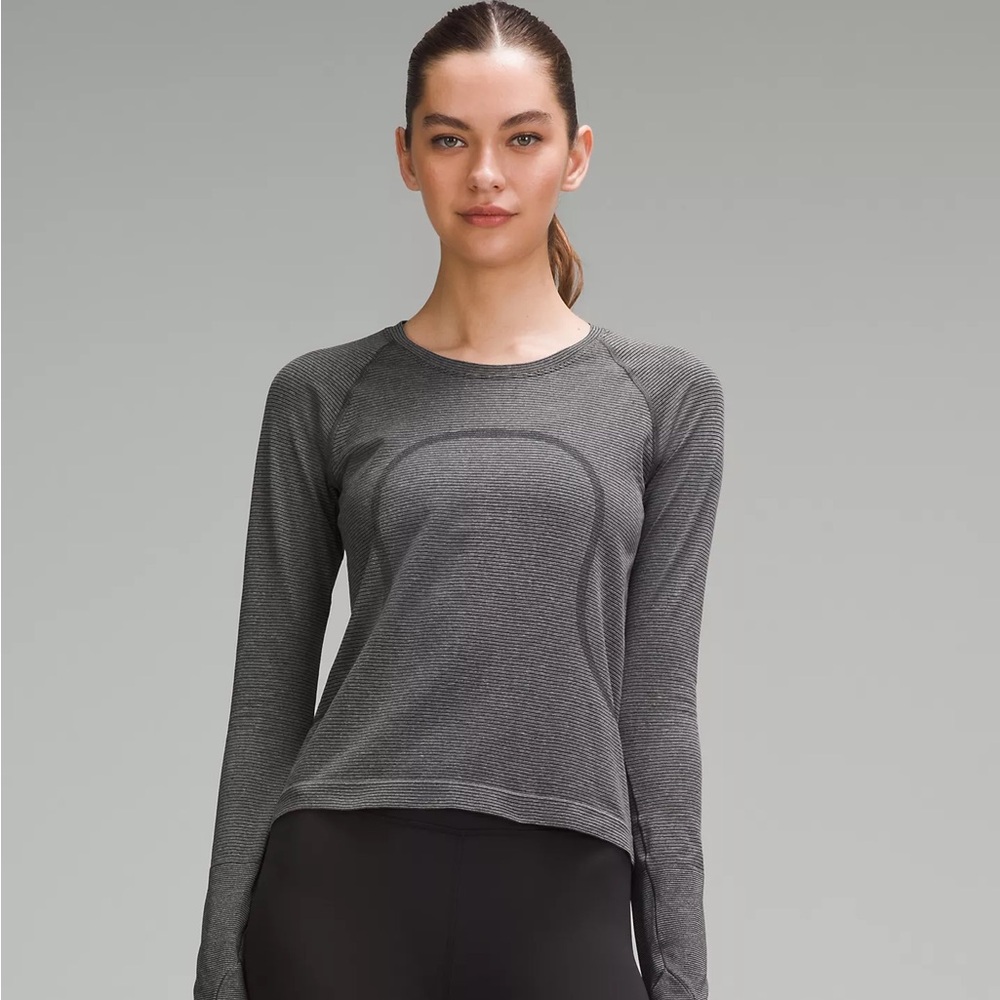 LULULEMON Grey Swiftly Tech Long Sleeve Hip Length Top - size 4